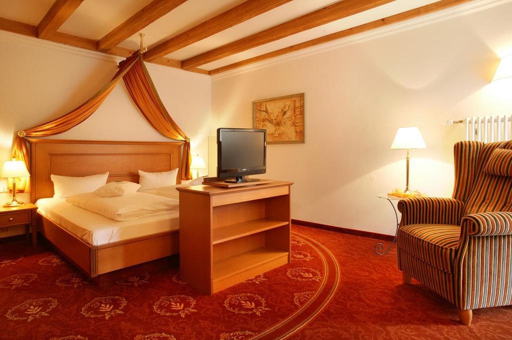 Hotel Ochsen Höfen an der Enz Dış mekan fotoğraf